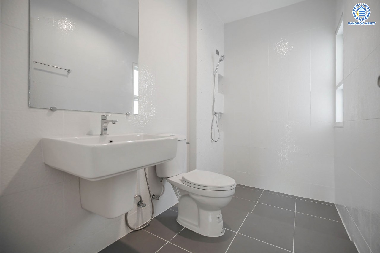 บ้านมือสองตกแต่งใหม่ โครงการ บางกอกบูเลอวาร์ด ราชพฤกษ์-พระราม5 เนื้อที่ 56 ตร.ว. บนสังคมคุณภาพ SC Asset* ฟังก์ชันพร้อม 3 ห้องนอน 3 ห้องน้ำ จอดรถได้ 2 คัน บนทำเลติดถนนราชพฤกษ์ ใกล้วงเวียนพระรามห้า, ทางด่วนศรีรัช และเพียง 10 ถึงรถไฟฟ้า "สถานีบางรักใหญ่"